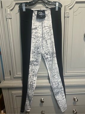 Blue Life Fit Colorblock Marble Panel Leggings - Black & White